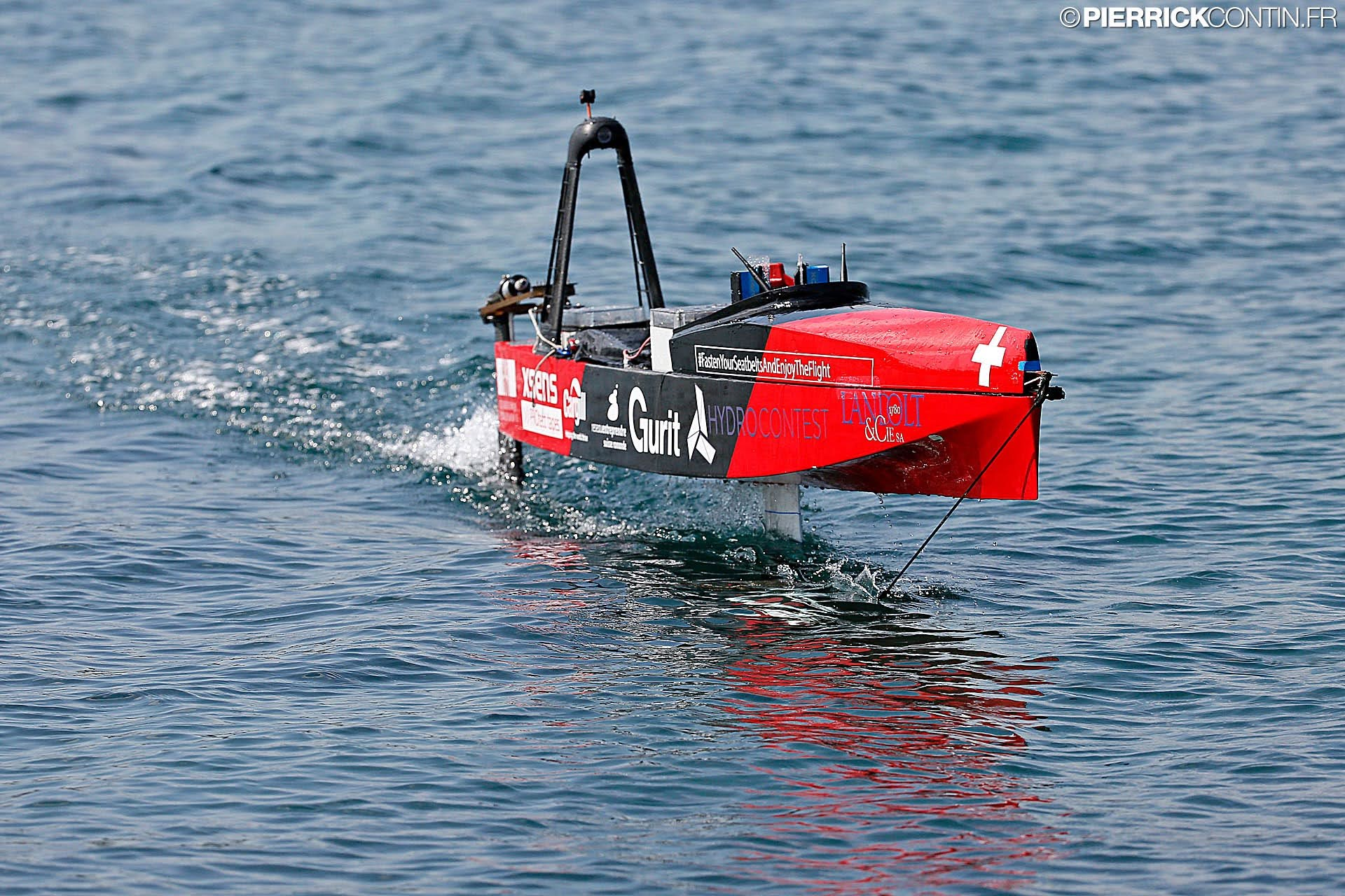 The RC bifoiler — first of its kind